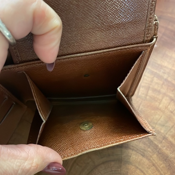 Louis Vuitton Men’s Bifold Wallet - Picture 9 of 14